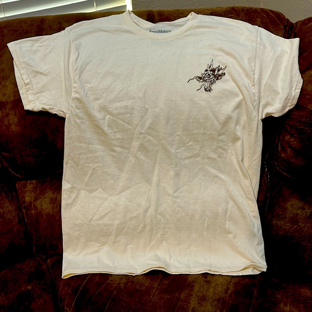 Brand maker shirt with a design of a dragon on the back. Men’s large shirt.